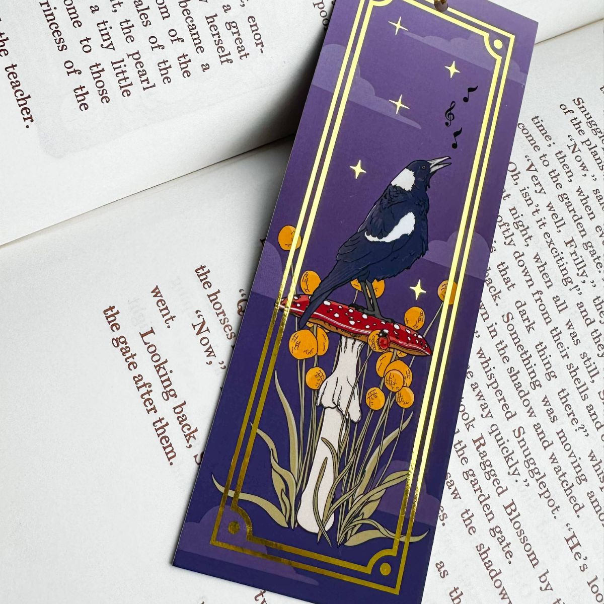 Australian_bookmark_magpie_singing