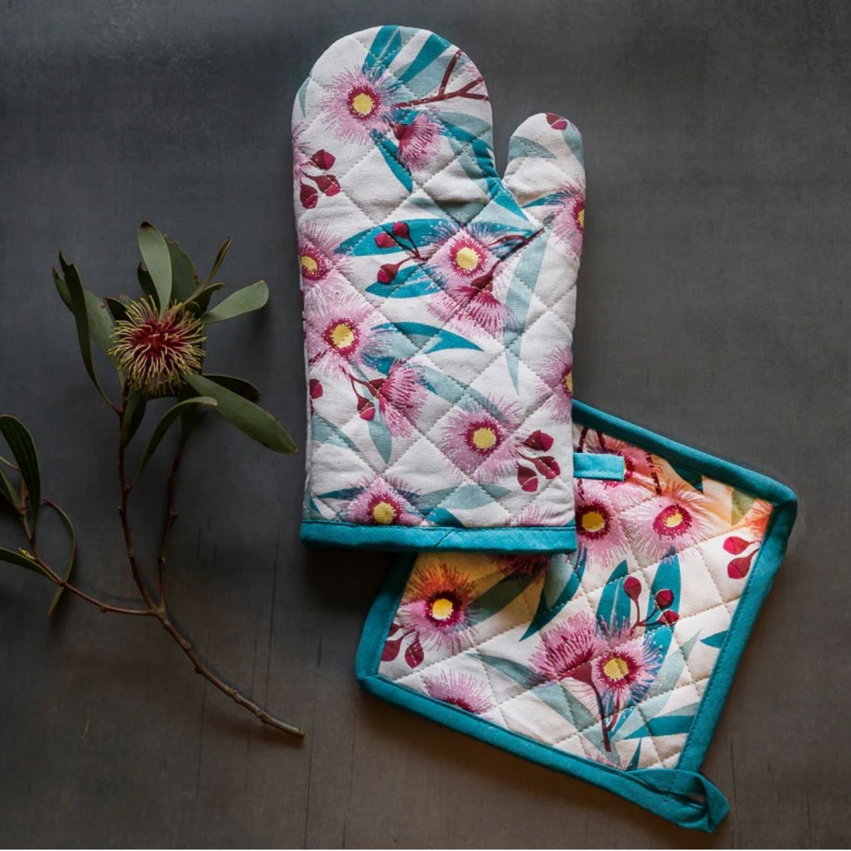 Oven Glove and Pot Holder Set - Flowering Gum